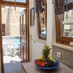 Будинок відпочинку Ac Homes Alice *